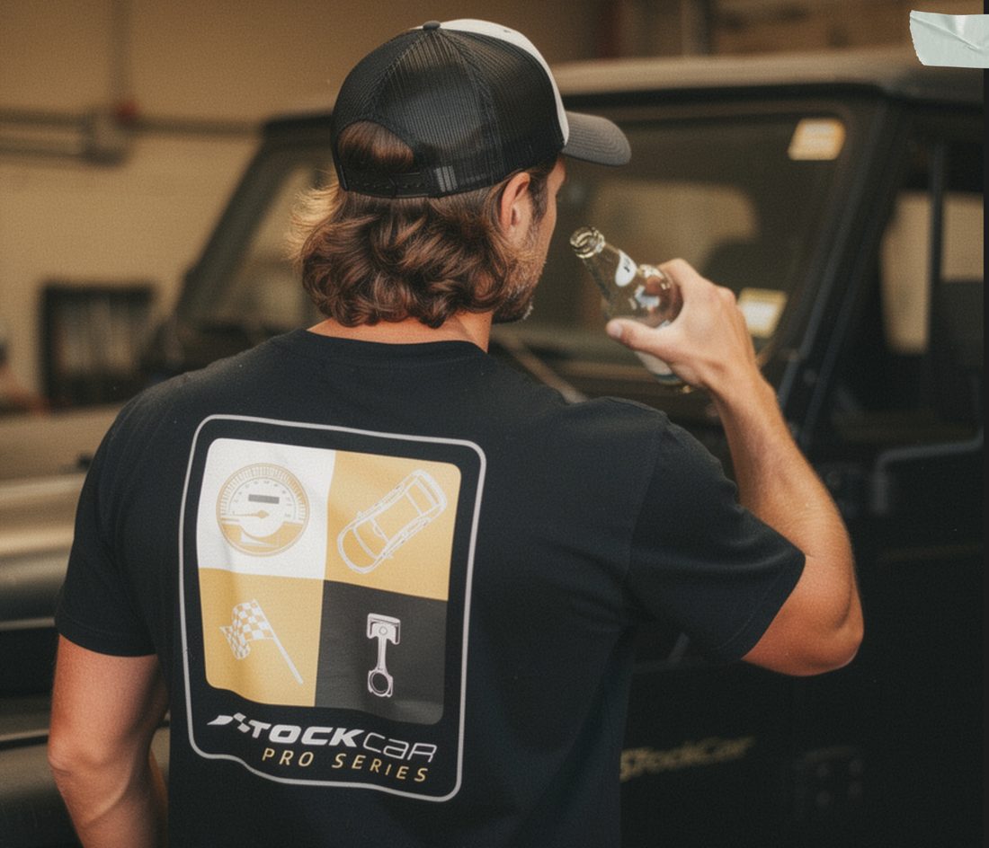 Camiseta preta com estampa grande nas costas